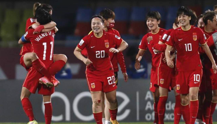 fifa18女足踢男足__男足能踢赢女足吗