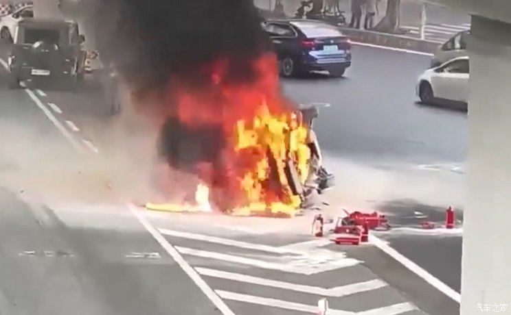 宝马车祸现场真实照片__宝马车祸现场图片大全