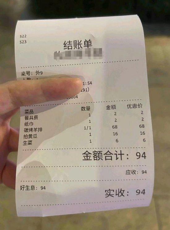 河北一学生在餐厅吃饭遇餐具收费1元引热议