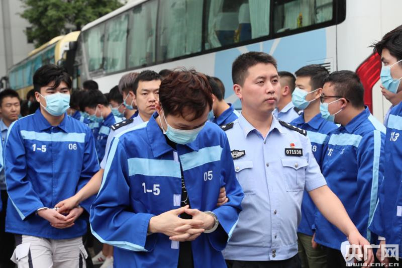 <strong>陕西警方破获特大“网络水军”诈骗案揭开套路</strong>