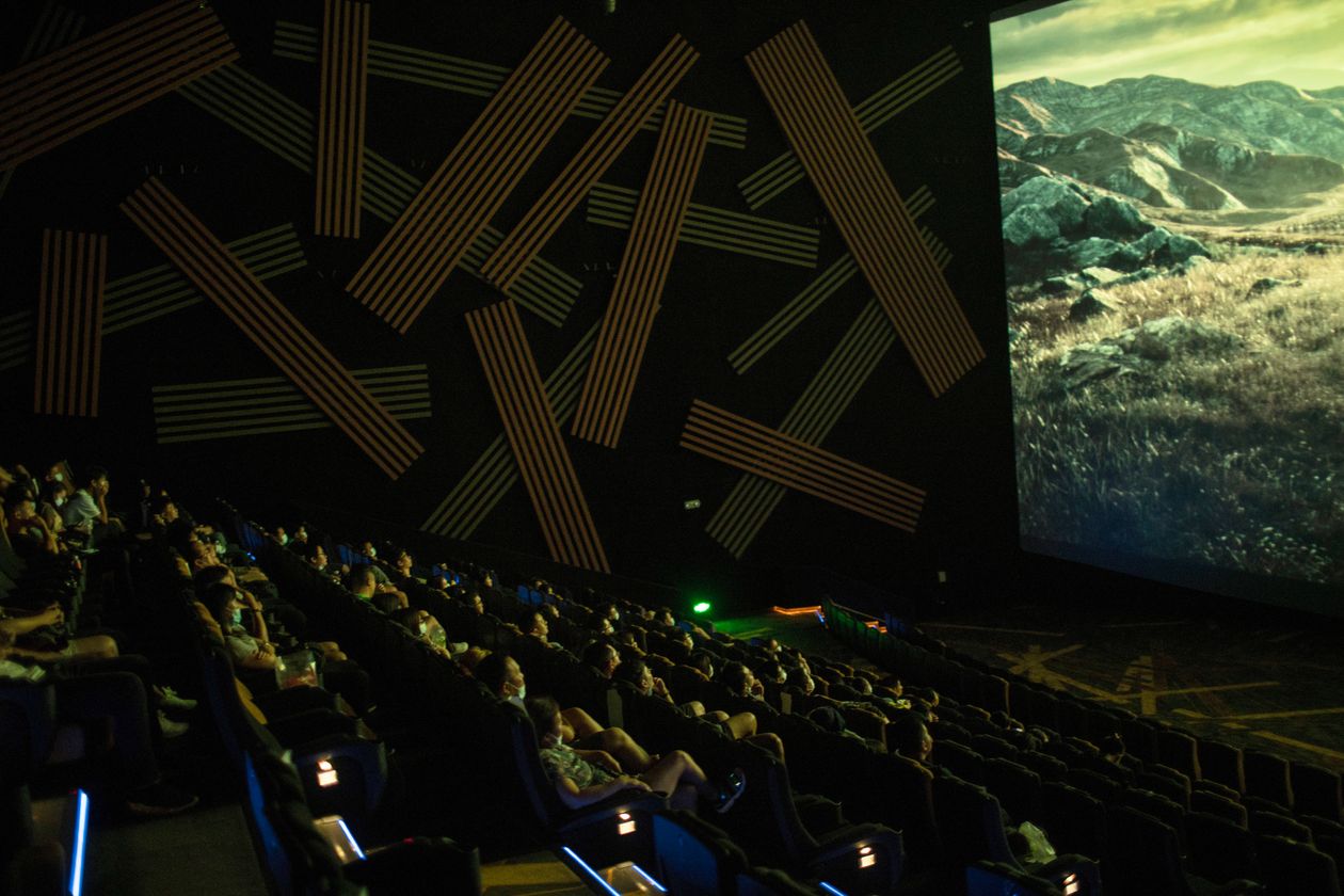 《三大队》IMAX特别路演在沪举行 原著粉丝圆梦送“IMAX放大版”烤串__《三大队》IMAX特别路演在沪举行 原著粉丝圆梦送“IMAX放大版”烤串