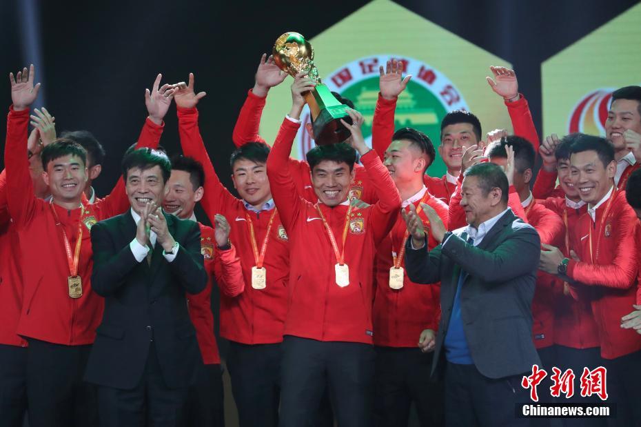 _足球金球奖评选时间_足球金球奖是哪个协会颁发的