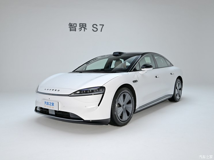 <strong>华为2024年华为新建鸿蒙智行门店数量将达800家</strong>