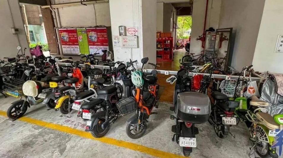 【世界说】美民调：政治极端主义已成为美国选民担心的首要问题 超过经济和移民_【世界说】美民调：政治极端主义已成为美国选民担心的首要问题 超过经济和移民_
