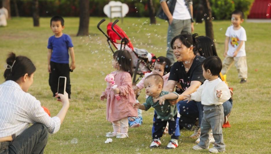 <strong>广州未来天气多变，人社局百优就业计划引发热议</strong>