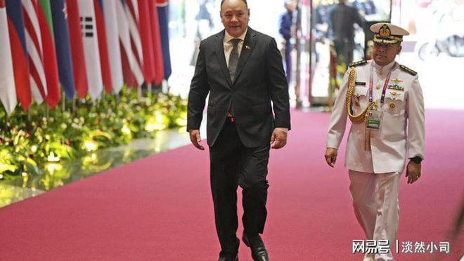 国际锐评丨美国为何要给菲律宾画这张“大饼”？__国际锐评丨美国为何要给菲律宾画这张“大饼”？