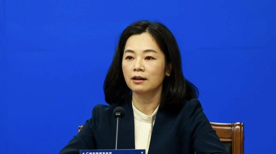 一艘运载化学品的船只在日本山口县附近海域倾覆__一艘运载化学品的船只在日本山口县附近海域倾覆