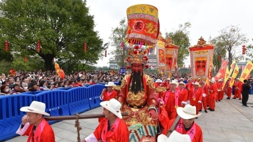 广州波罗诞庙会：南海神五子塑像引人瞩目