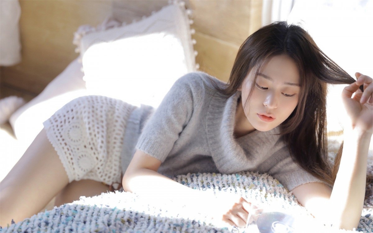 清新自然长发美女图片(1/9)